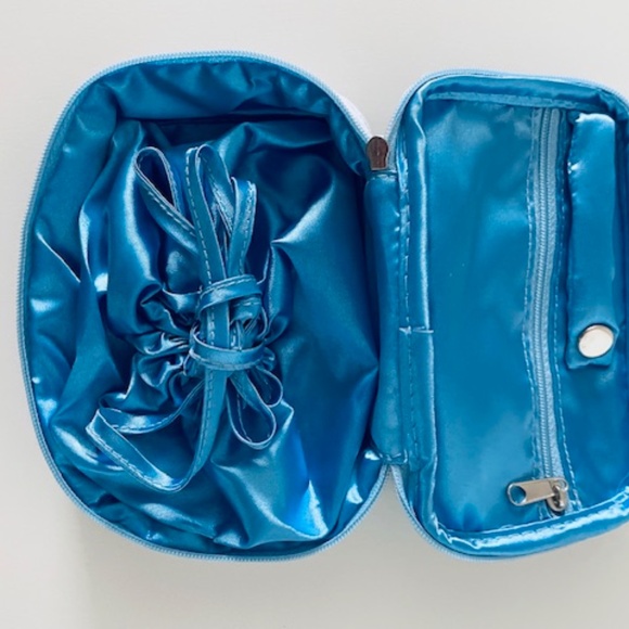 MOSCHINO Silver Tone Toggle Charm Bracelet w/Logo Jewelry Pouch - Picture 6 of 6